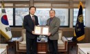 서울대, 20년간 모교 장학금 기부한 박용호 교수에 감사패