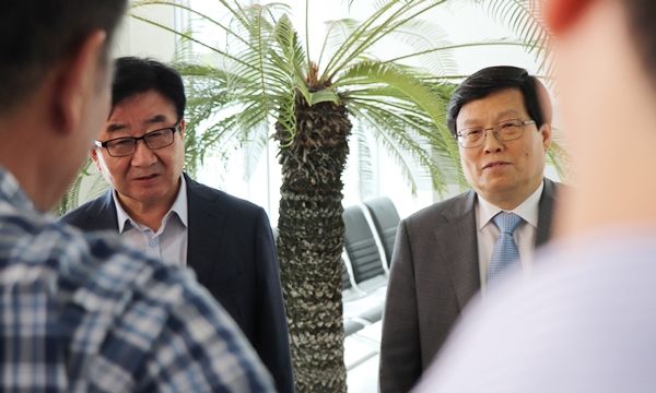 곽형근 동물약품협회장(왼쪽)과 이원규 한동 대표(오른쪽)