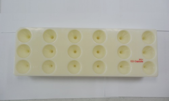 강무숙 원장이 최근 새로 개발한 가루약 주입기