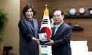 `구포 개시장 철폐` 동물자유연대, 오거돈 부산시장에 감사패