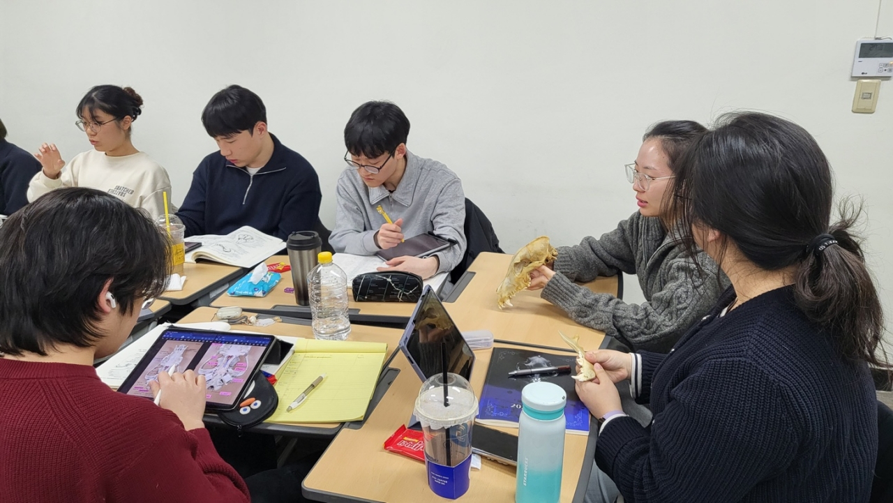 [포토뉴스] ‘본과 진입 첫 관문’ 경상국립대 수의대 골학 현장