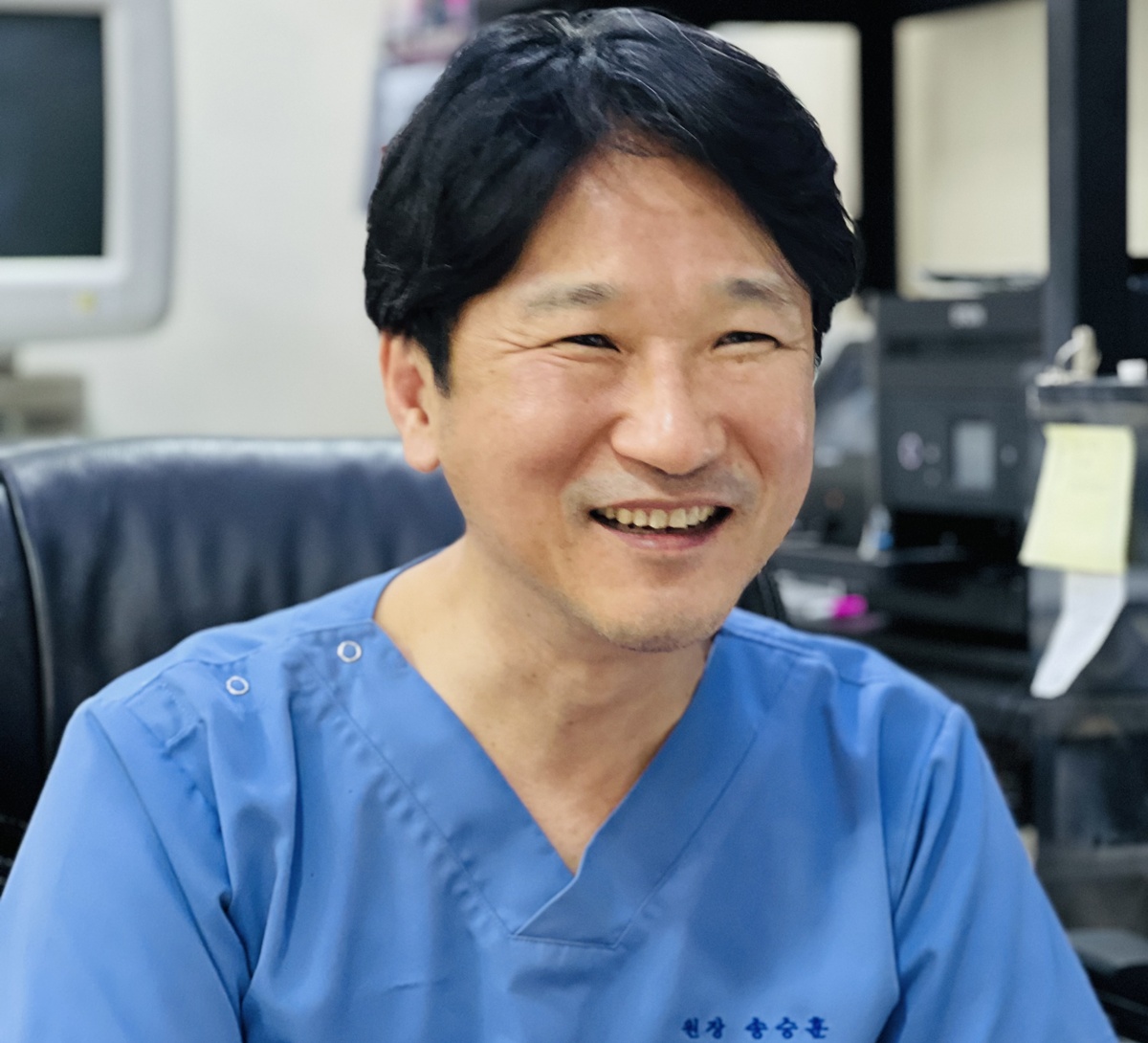 배우 배정남 반려견 ‘벨’ 전신마비 극복에 기여, 청평동물병원 송승훈 원장을 만나다