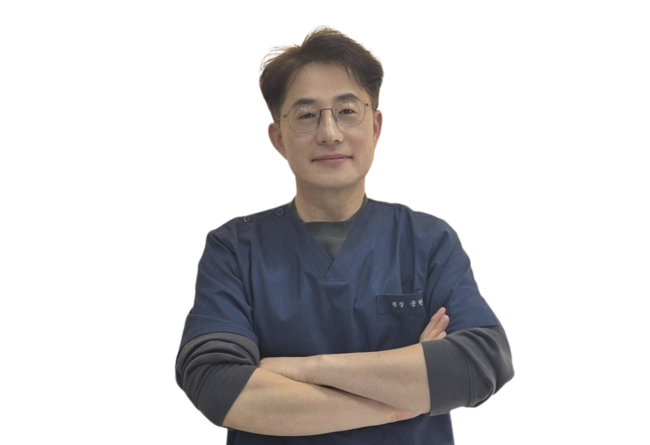 [기고] 침묵의 온도: 진료실에서 배운 비언어의 미학 – 문현철