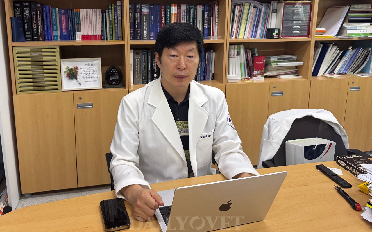[www.dailyvet.co.kr] [인터뷰] 전북대 박철 교수 “수의내과 매력은..보이지 않는 원인 찾는…